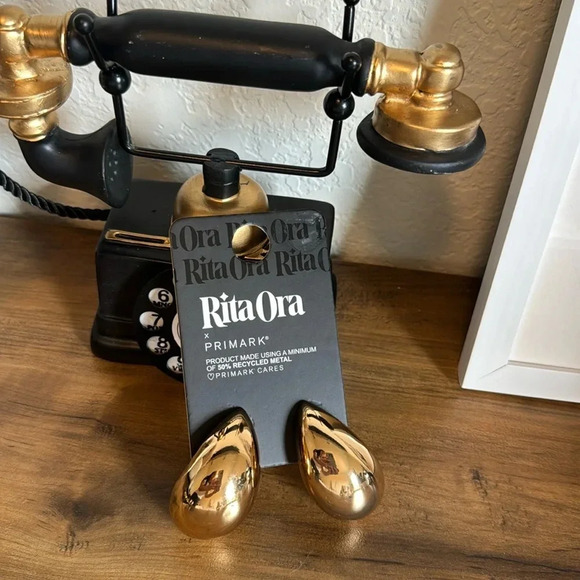 Jewelry - Oversized gold teardrop studs​